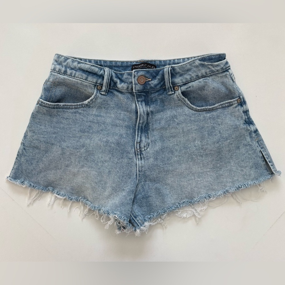 Women’s Sincerely Jules Light Blue Frayed Denim Shorts Size 7/28